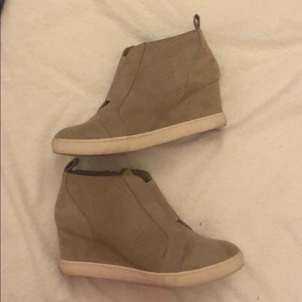 Sneaker pumps. Worn once.